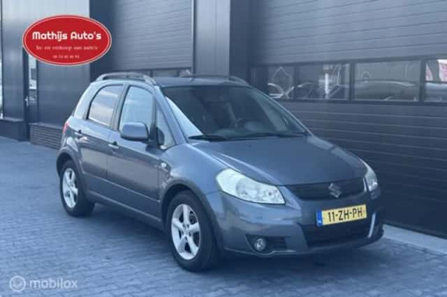 Suzuki SX4 (2008) thumbnail 4