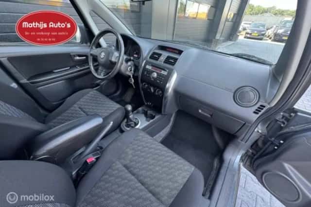 Suzuki SX4 (2008) thumbnail 5