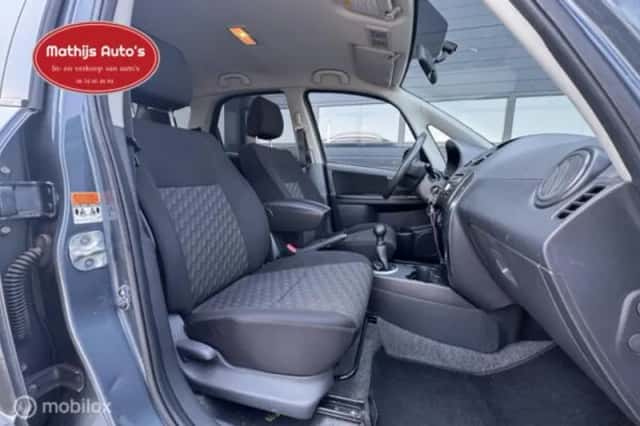 Suzuki SX4 (2008) thumbnail 6