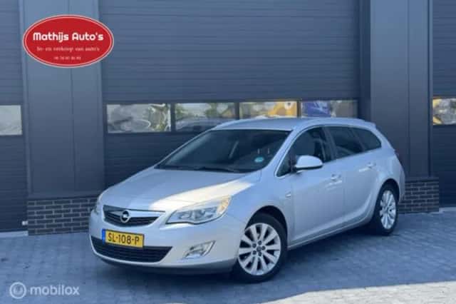 Opel Astra (2013) thumbnail 1