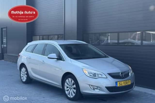 Opel Astra (2013) thumbnail 2