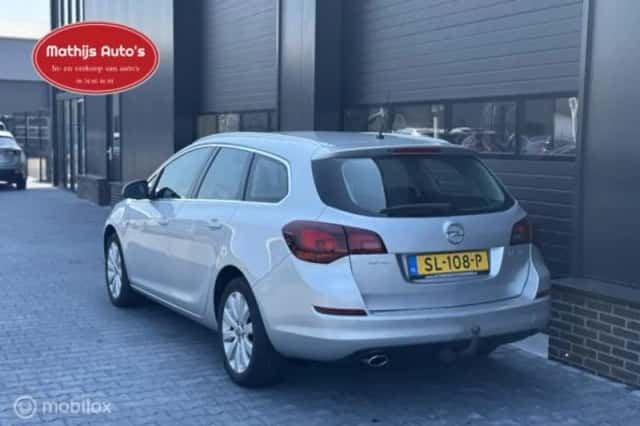 Opel Astra (2013) thumbnail 3