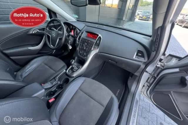 Opel Astra (2013) thumbnail 5