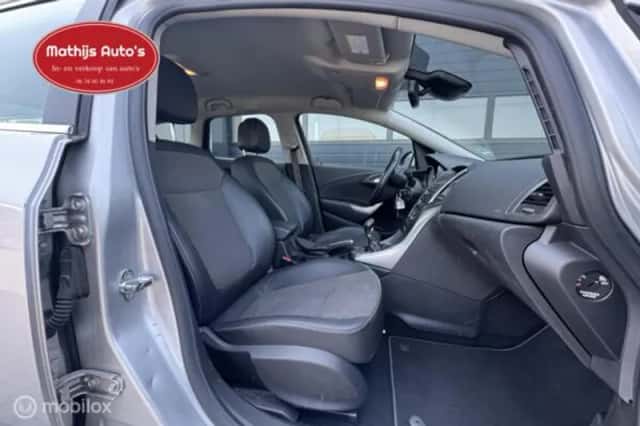 Opel Astra (2013) thumbnail 6