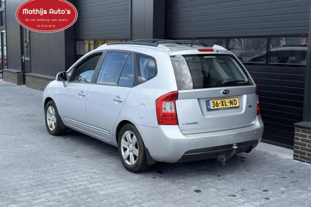 Kia Carens (2007) thumbnail 2
