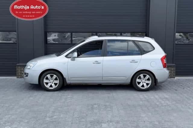 Kia Carens (2007) thumbnail 3