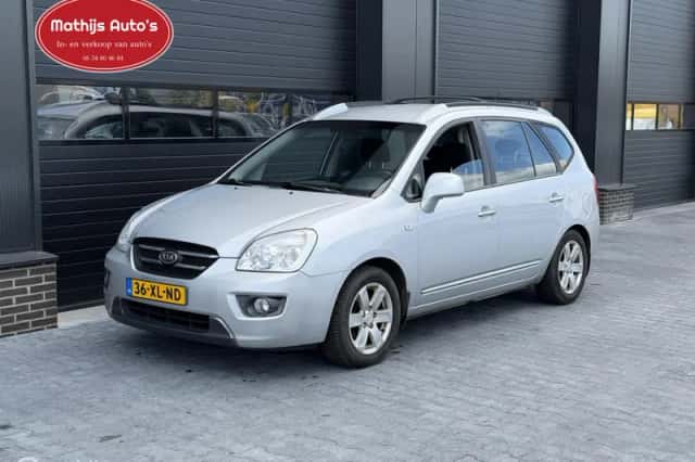 Kia Carens (2007) thumbnail 4