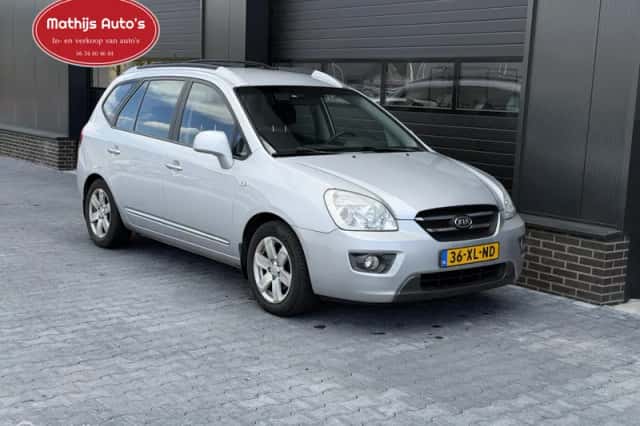 Kia Carens (2007) thumbnail 5