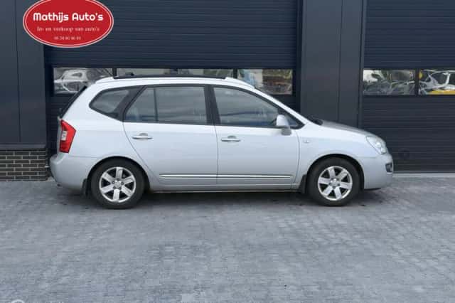 Kia Carens (2007) thumbnail 6