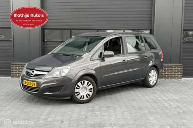 Opel Zafira (2013) thumbnail 1