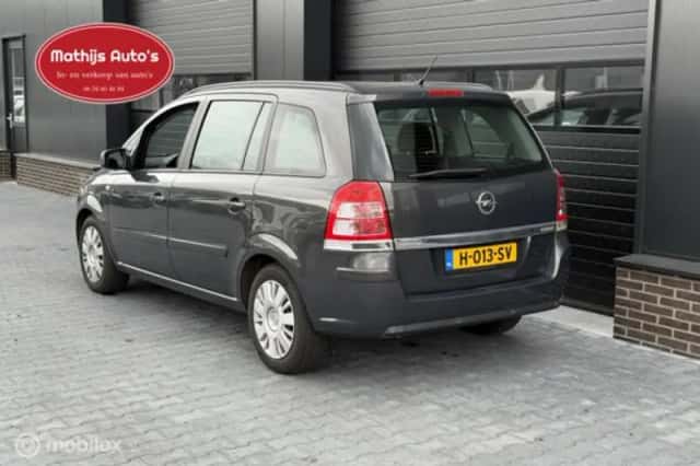 Opel Zafira (2013) thumbnail 2
