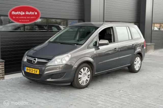 Opel Zafira (2013) thumbnail 4
