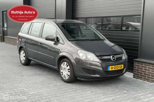 Opel Zafira (2013) thumbnail 5