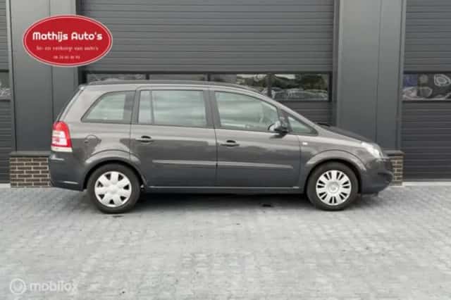 Opel Zafira (2013) thumbnail 6