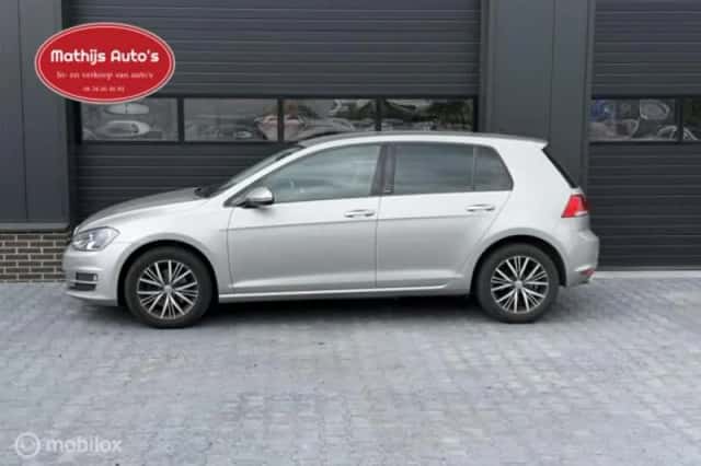 Volkswagen Golf (2016) thumbnail 3