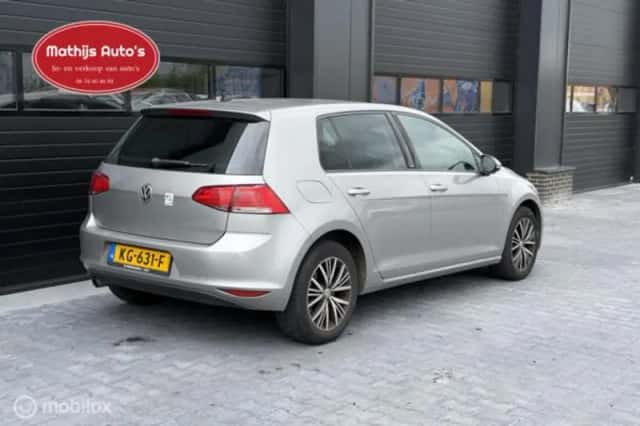 Volkswagen Golf (2016) thumbnail 5