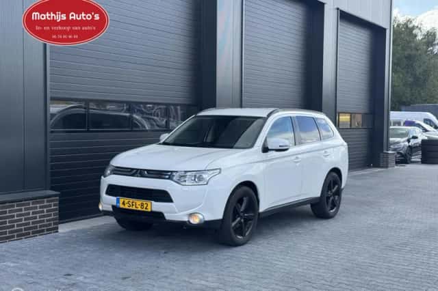 Mitsubishi Outlander (2013) thumbnail 6