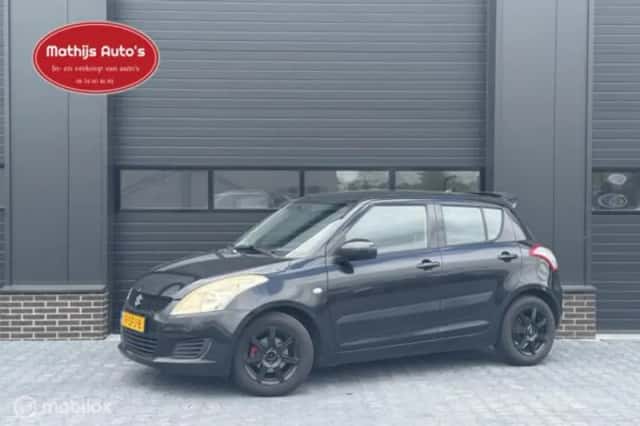 Suzuki Swift (2011) thumbnail 1