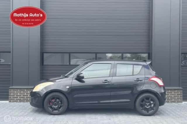 Suzuki Swift (2011) thumbnail 2