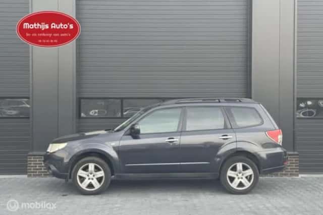 Subaru Forester (2010) thumbnail 2