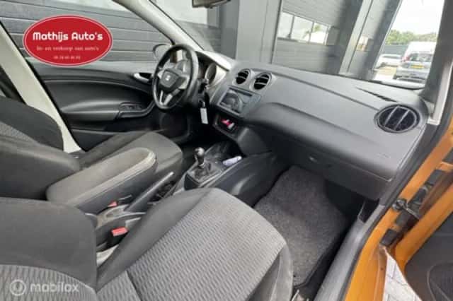 SEAT Ibiza (2015) thumbnail 4