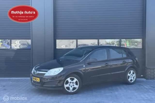 Opel Astra (2017) thumbnail 1
