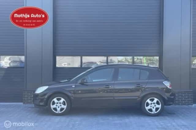 Opel Astra (2017) thumbnail 2