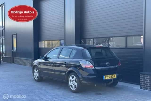 Opel Astra (2017) thumbnail 3