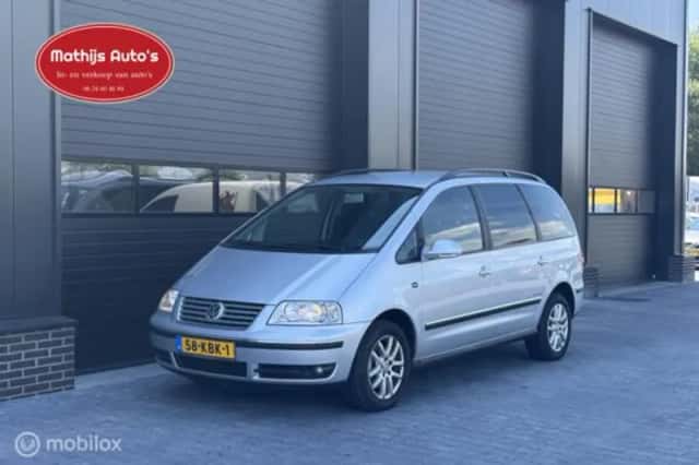 Volkswagen Sharan (2009) thumbnail 3
