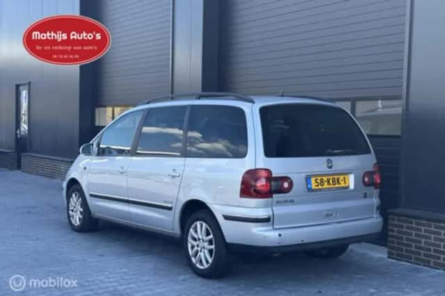 Volkswagen Sharan (2009) thumbnail 4