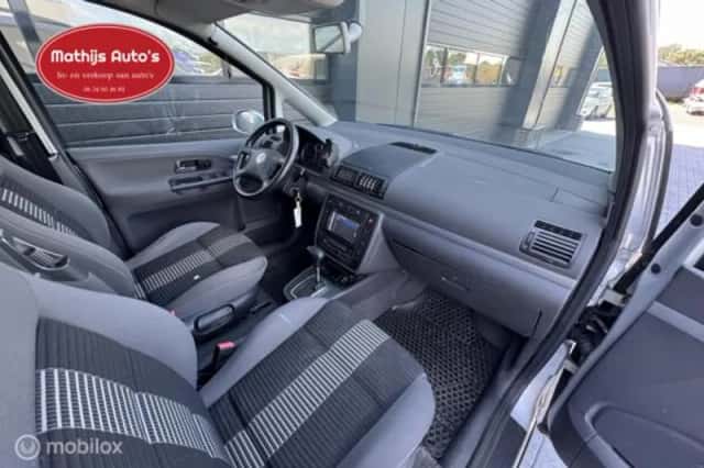 Volkswagen Sharan (2009) thumbnail 5