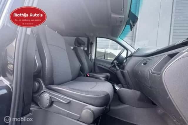 Mercedes-Benz Vito (2013) thumbnail 4