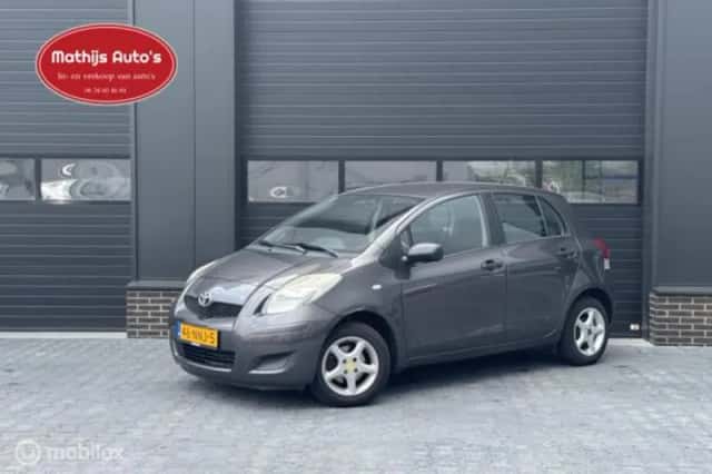 Toyota Yaris (2010) thumbnail 1