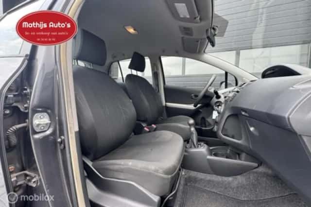 Toyota Yaris (2010) thumbnail 4