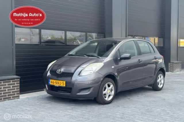 Toyota Yaris (2010) thumbnail 5