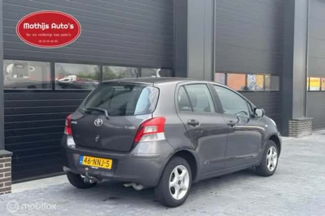 Toyota Yaris (2010) thumbnail 6