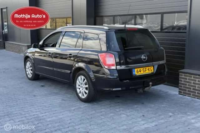 Opel Astra (2005) thumbnail 3