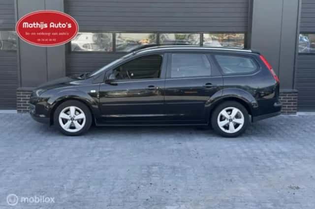 Ford Focus (2008) thumbnail 2