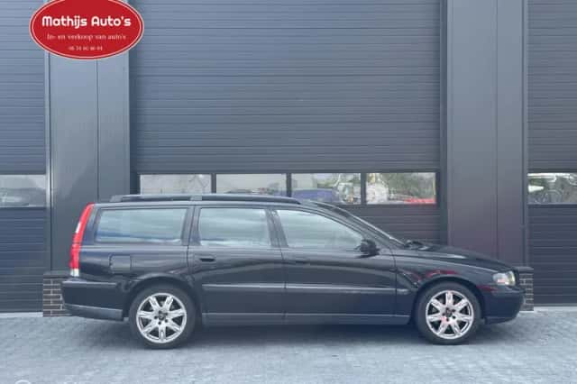 Volvo V70 (2004) thumbnail 3