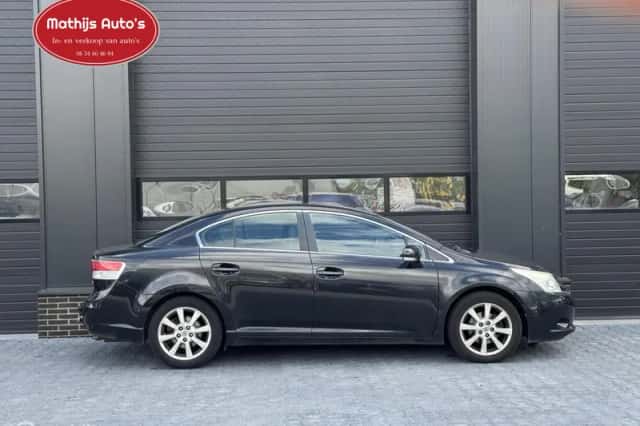 Toyota Avensis (2009) thumbnail 4