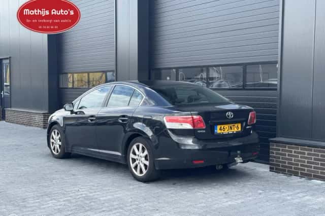 Toyota Avensis (2009) thumbnail 5