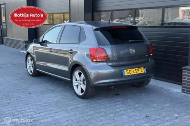 Volkswagen Polo (2010) thumbnail 2