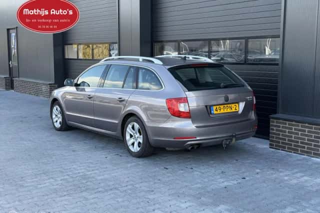 Škoda Superb (2011) thumbnail 2