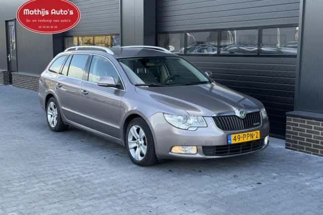 Škoda Superb (2011) thumbnail 5