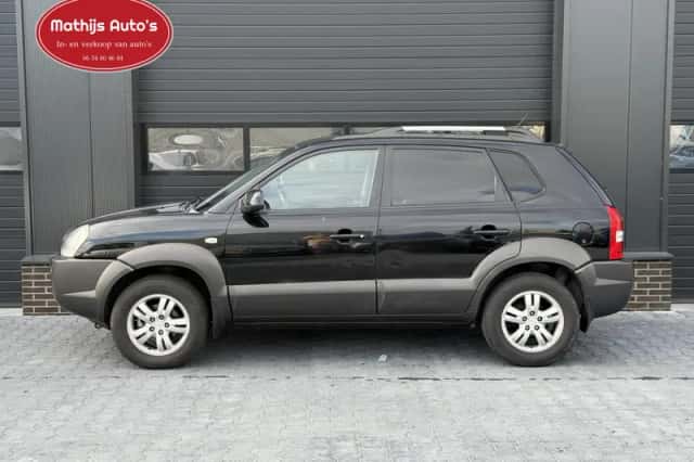Hyundai Tucson (2005) thumbnail 3