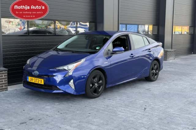 Toyota Prius (2016) thumbnail 4