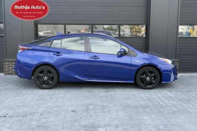 Toyota Prius (2016) thumbnail 5