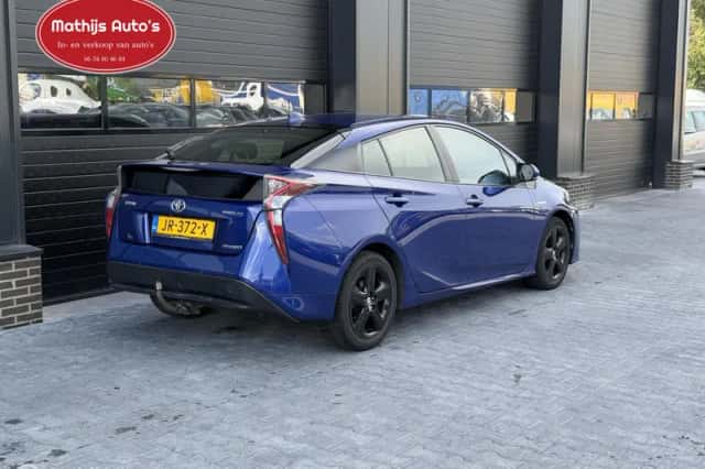 Toyota Prius (2016) thumbnail 6