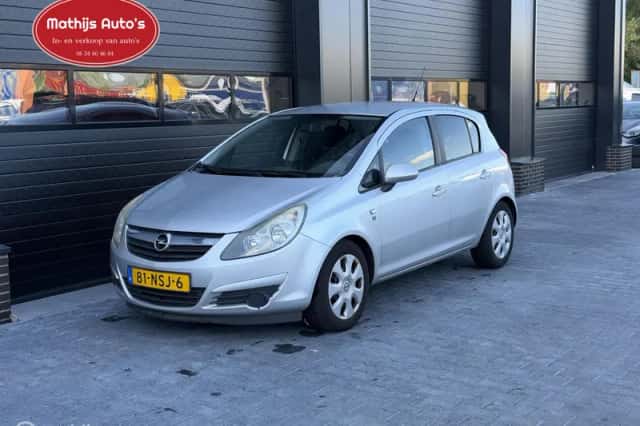 Opel Corsa (2010) thumbnail 5