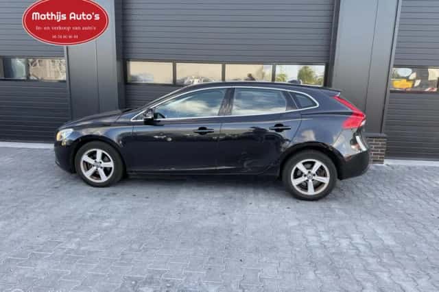 Volvo V40 (2014) thumbnail 2